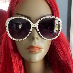 White/black Polka dot sunglasses